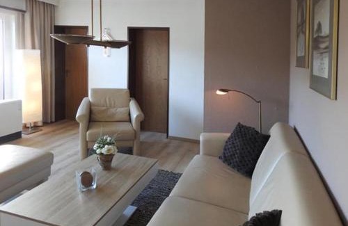 Niedersfeld Apartamento | FeWo Pieck mit Parkplatz und privater Garage