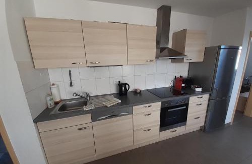 Sulzbach am Main Apartamento | Fewo Steinhohle, DG 45qm, 1 Schlafzimmer & 1 Wohn-Esszimmer mit Bett