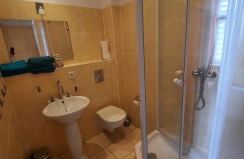 Berlin-Britz Apartamento | FEWO2-1 Zim Apart-5 Bett-Küche-Dusche WC-Parkplatz