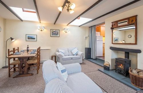 Haverfordwest Casa | Ffesant, Holiday Property Abercastle, Sleeps 4, 2 bedrooms, bathrooms