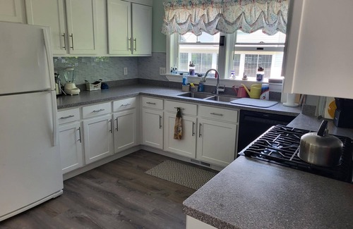 Falmouth Heights Casa | FHOGAN: Falmouth Heights 5 bedrooms and 2 full baths with distant water views