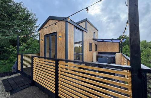 Fivemilebourne Apartamento | Fiadh Rua Cabin - with Private Outdoor Hottub Pet Friendly