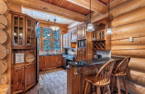 Fiddler Lake Resort Casa | Fiddler Lake Resort Chalet + Private Jacuzzi