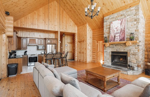 Fiddler Lake Resort Casa | Fiddler Lake Resort Chalet + Private Jacuzzi