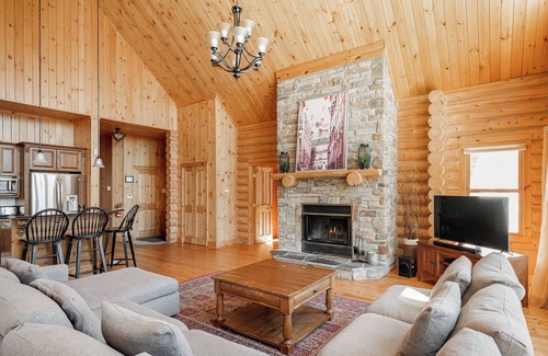Fiddler Lake Resort Casa | Fiddler Lake Resort Chalet + Private Jacuzzi