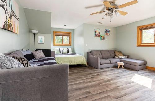 Murphysboro Casa | Fiddler on the Ridge-Woods, Wine and Wellness