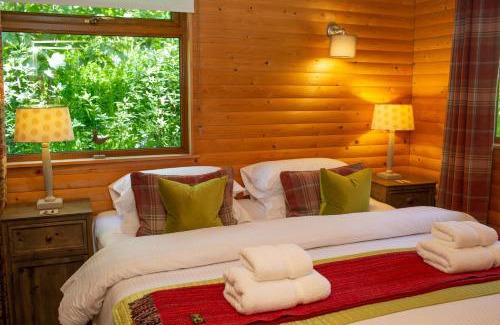 St. Florence Casa | Fiddlers Green Log Cabin Tenby