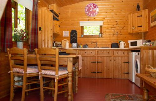 St. Florence Casa | Fiddlers Green Log Cabin Tenby