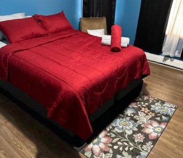Newark Casa | Fidelia Garnet Room, Queen Bed Minutes from Newark Liberty International Airport and Newark Penn Station