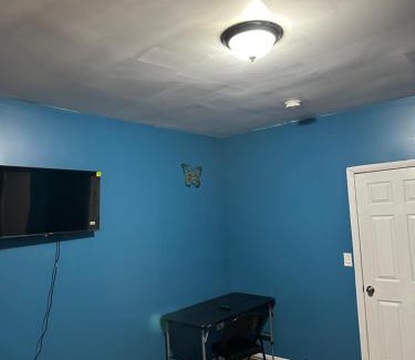 Newark Casa | Fidelia Garnet Room, Queen Bed Minutes from Newark Liberty International Airport and Newark Penn Station