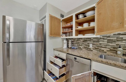 Wichita Casa | *Fido's Favorite* 2BD/1Bath ~Fully Fenced Retreat~
