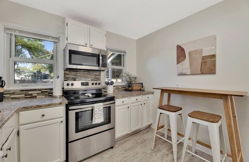Wichita Casa | *Fido's Favorite* 2BD/1Bath ~Fully Fenced Retreat~