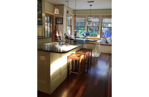Saunderstown Casa | Field House, entire house Plum Beach, RI,