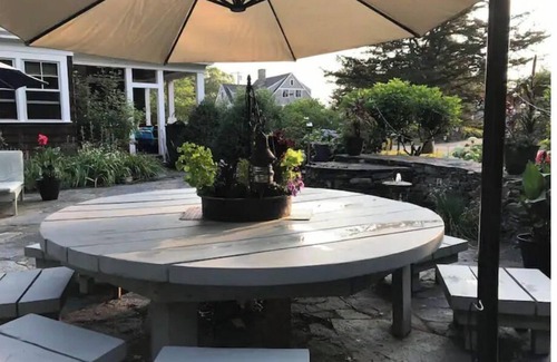 Saunderstown Casa | Field House, entire house Plum Beach, RI,