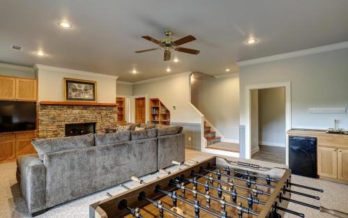 Big Canoe Casa | Field of Stars - Custom finishes gorgeous lake views games more