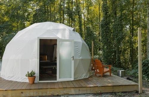 Travelers Rest Alquiler De RV | Field Trip Unit 17 GeoDome