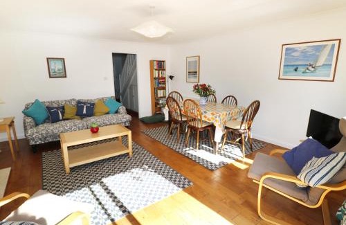Totland Bay Casa | Fieldside