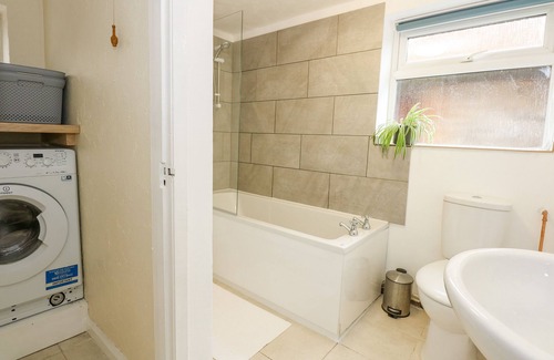 Great Massingham Cabaña | FIELDVIEW COTTAGE, pet friendly, with a garden in Great Massingham