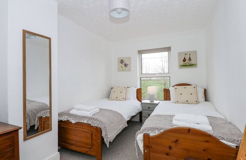 Great Massingham Cabaña | FIELDVIEW COTTAGE, pet friendly, with a garden in Great Massingham