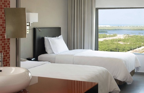 Centro de Cancún Hotel | Fiesta Inn Cancun Las Americas