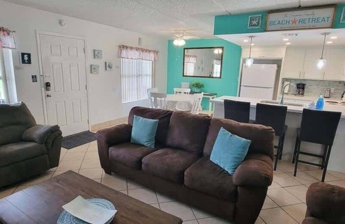 South Padre Island Condominio | Fiesta Sol #110 2 Bedroom Home by RedAwning