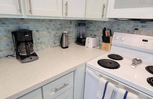 South Padre Island Condominio | Fiesta Sol #110 2 Bedroom Home by RedAwning