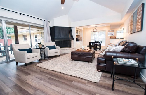 Whispering Oaks Casa | Fiesta Texas, Riverwalk, Pearl-5 Bdrm-4 Kings-Golf,Ping-Pong-4 TVs-Hi-Spd WIFI