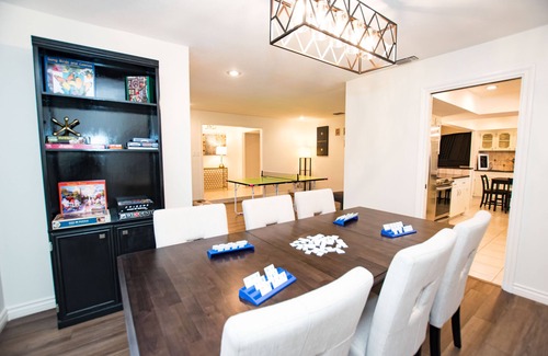Whispering Oaks Casa | Fiesta Texas, Riverwalk, Pearl-5 Bdrm-4 Kings-Golf,Ping-Pong-4 TVs-Hi-Spd WIFI