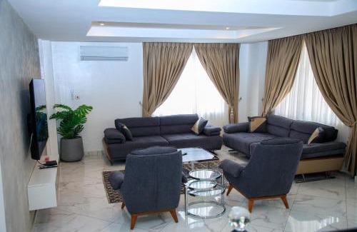 Teshie Apartamento | Fifth Avenue Luxury Apartment