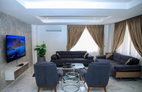 Teshie Apartamento | Fifth Avenue Luxury Apartment
