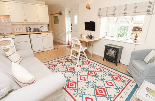 Newport Cabaña | FIG COTTAGE, pet friendly, character holiday cottage in Brighstone