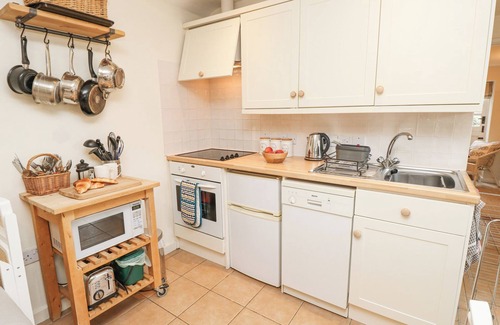 Newport Cabaña | FIG COTTAGE, pet friendly, character holiday cottage in Brighstone
