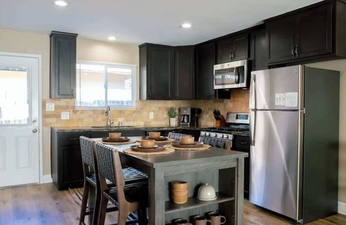 Raisin Apartamento | Fig Garden Casita A- Trendy 2 Bedroom