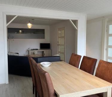 Dokkum Apartamento | Fijne woning op hippische accommodatie aan de rand van Dokkum