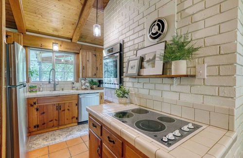Seguin Casa | Fika on The Guadalupe- a charming RIVERFRONT retreat that sleeps 13.