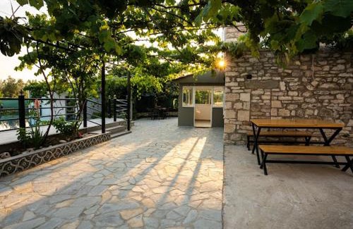 Albanian Riviera Apartamento | FILIPPOS Traditional Villa-2 luxury Apartments whith Exclusive Pool & Garden Views
