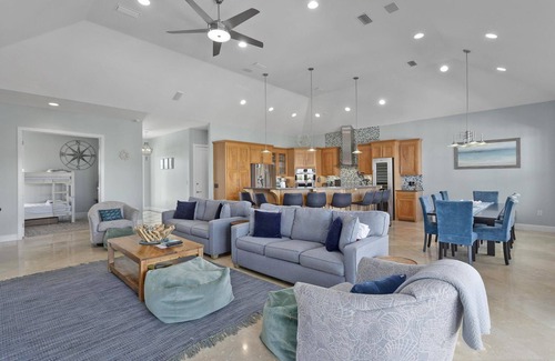 Villa Segunda Casa | The Big Yellow Beach House | Gulf Views, Private Pool - Sleeps 19