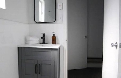 Fillmore Apartamento | Fillmore Lodge: One King Room with Lowest Rates!