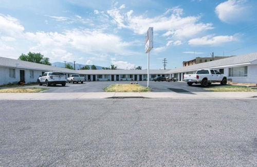 Fillmore Apartamento | Fillmore Lodge: Private Queen Room, Lowest Price!