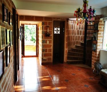 Sopetran Casa | Finca con forma de castillo y piscina en Sopetrán