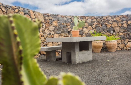 La Geria Cabaña | Finca de la Geria, con WiFi gratis, BBQ, patio interior cubierto, ideal familias