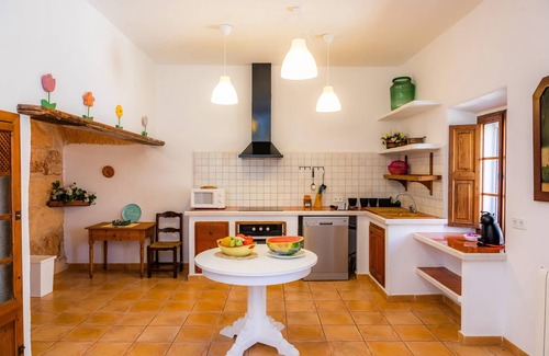Manacor Villa | Finca "Es Rafalet - Sa Buhardilla" con vistas a la montaña, piscina, Wi-Fi, A/C, terrazas y jardín