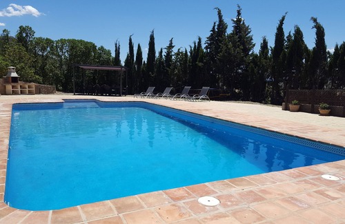 Alora Cabaña | FINCA EN ÁLORA, CERCA DEL CAMINITO DEL REY, GRAN PISCINA DE AGUA SALADA. WIFI.