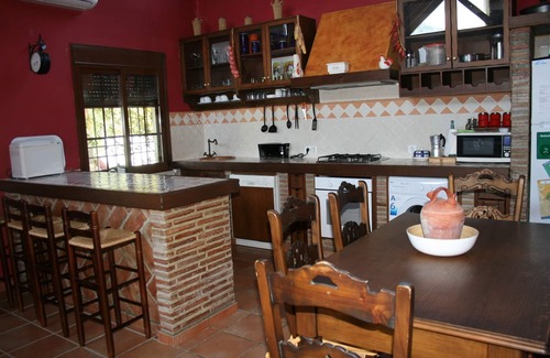 Guaro Otro | Finca La Bendita, lujo rústico en las colinas andaluzas, tiene capacidad para 6 personas, piscina privada