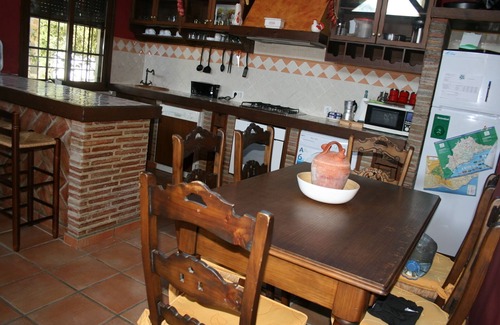 Guaro Otro | Finca La Bendita, lujo rústico en las colinas andaluzas, tiene capacidad para 6 personas, piscina privada