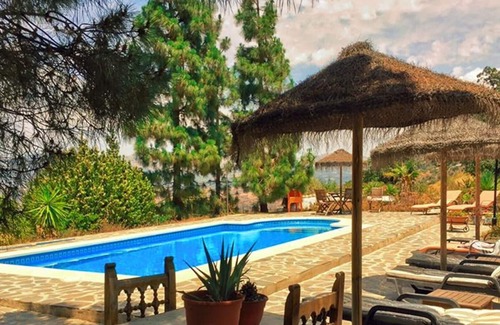 Comares Villa | Finca La Loma con auténtico patio andaluz y mucha paz y tranquilidad.