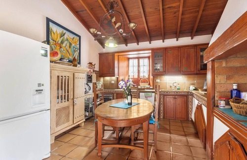 Tacoronte Villa | Finca "Los Viñedos Casa Rural" con vistas al mar, piscina compartida, Wi-Fi, terraza y jardín