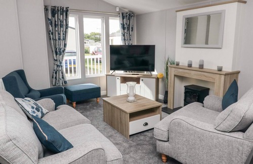 Cayton Bay Cabina | FINCH 49, family friendly, country holiday cottage in Cayton