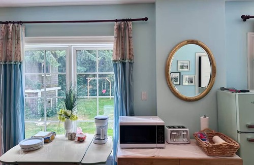 Grafton Casa | Finchstone Guest House- Walk to Ste. Anne's Spa