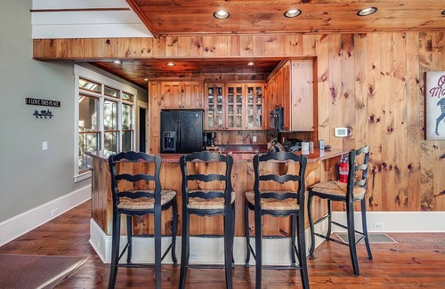 Lake Toxaway Cabaña | Find Your Base Camp in Beautiful Lake Toxaway